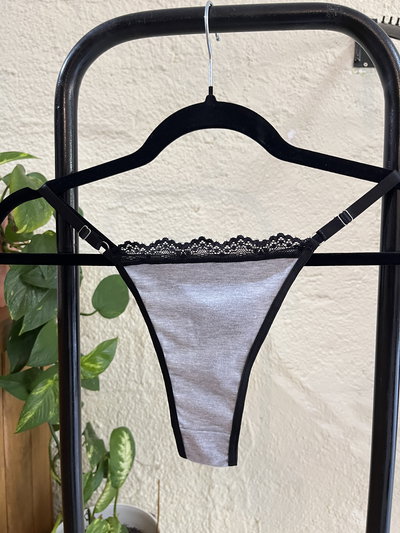 regulable de algodón con puntilla 