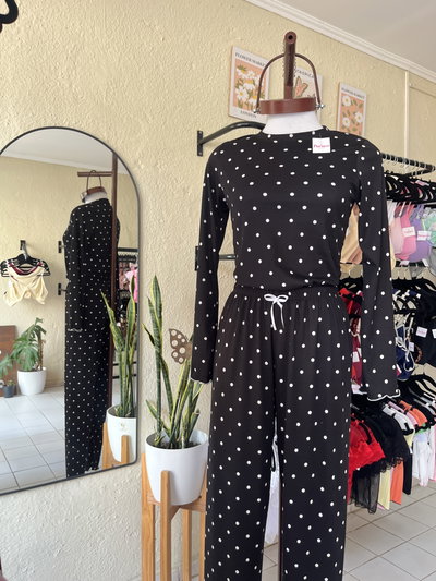 pijama angelita negro lunares blancos 