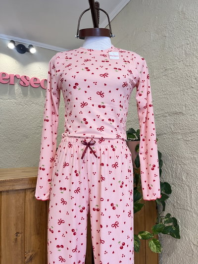 pijama angelita rosa cerezas y corazones 