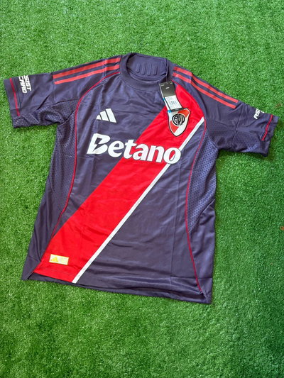 River tercera equipación