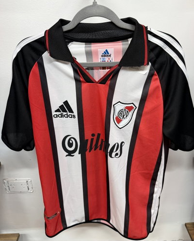Camiseta Retro Tricolor River 2001