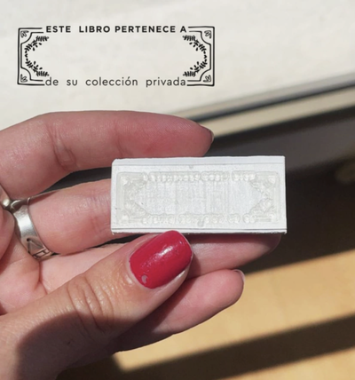 Sello "este libro pertenece a" 2