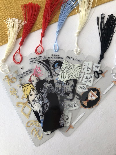 Señalador runas doradas