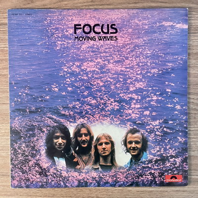 Focus – Moving Waves