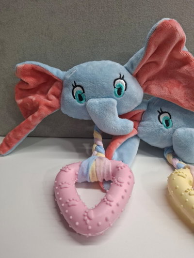 Elefante con mordillo