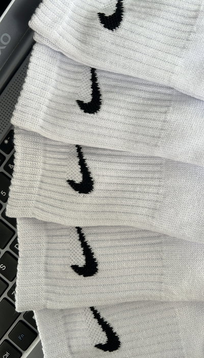 PAR DE MEDIAS TENIS ALGODÓN NIKE BLANCAS - ABARCAN DEL 35 AL 42/43 -