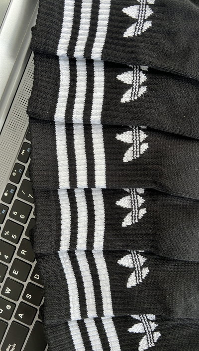 PAR DE MEDIAS TENIS ALGODÓN ADIDAS NEGRAS - ABARCAN DEL 35 AL 42/43 -