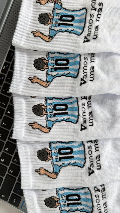 PAR DE MEDIAS TENIS ALGODÓN MESSI UNA MAS  - ABARCAN DEL 35 AL 42/43 -