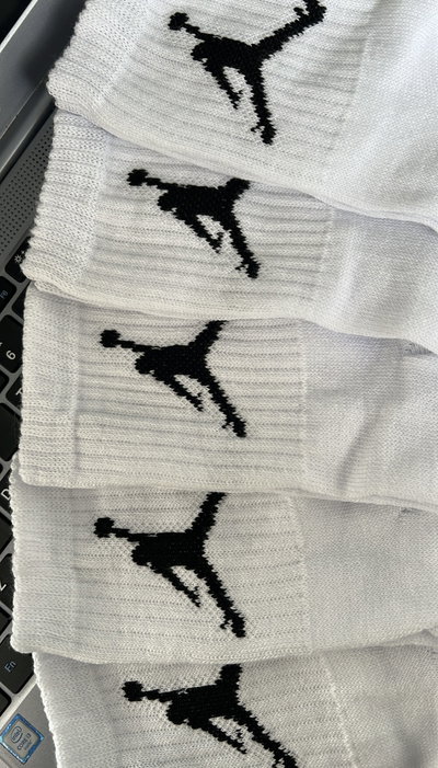 PAR DE MEDIAS TENIS ALGODÓN JORDAN BLANCAS - ABARCAN DEL 35 AL 42/43 -