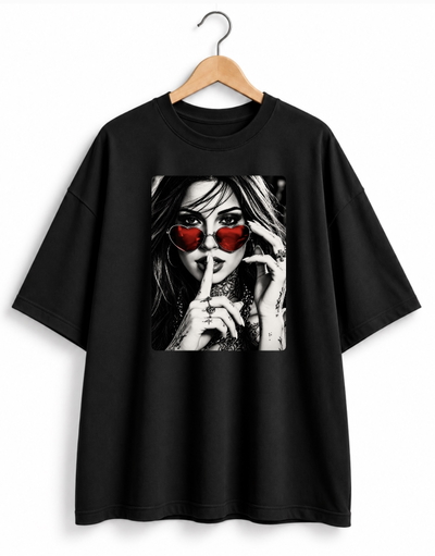 Remera Oversize Unisex Negra Anteojos Rojos   - Algodón Peinado 20.1 Talle Único M/L