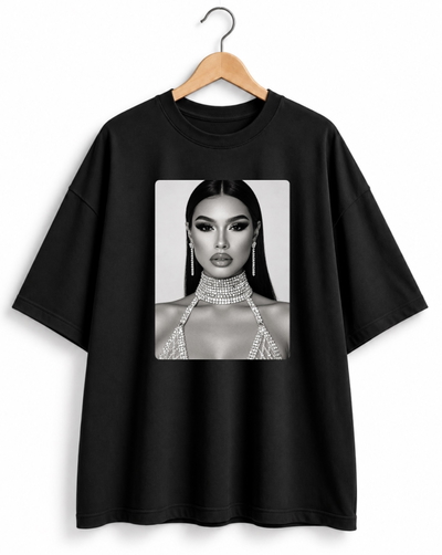 Remera Oversize Unisex Negra Mujer Collares   - Algodón Peinado 20.1 Talle Único M/L