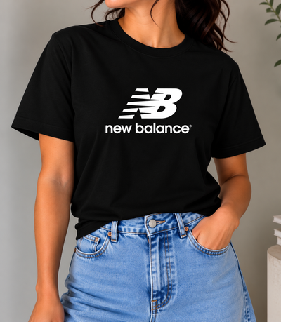 REMERA NEW BALANCE ALGODÓN PEINADO 24.1  CON TAPA COSTURA - ESTAMPA DTF