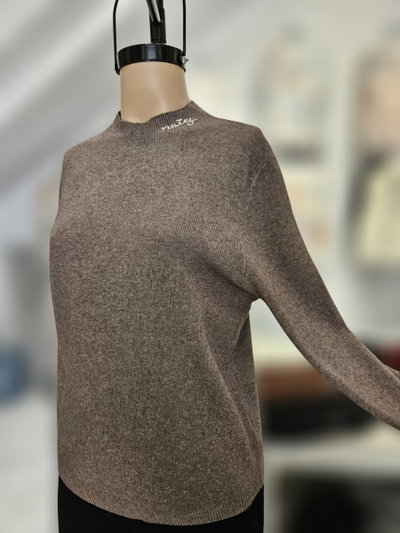 EL8888 Sweater cuello bordado