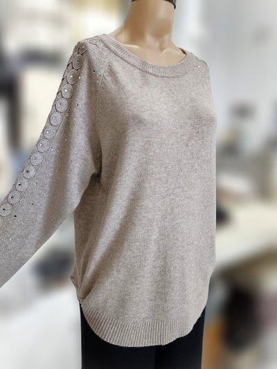 D50025 Sweater manga bordado y tachas