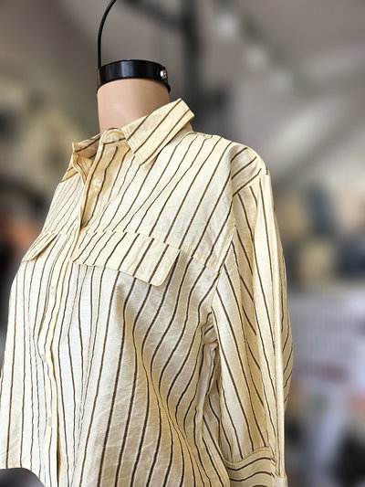 EL03 Camisa crop solapas