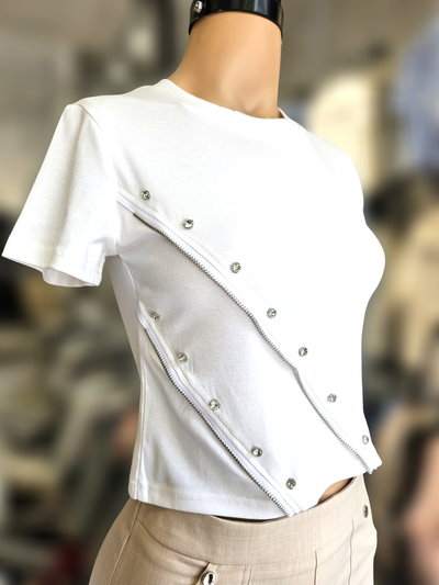 T005 Remera cierre diagonal y piedras