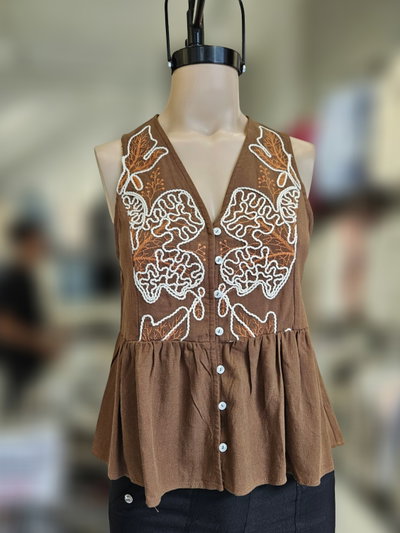 D248 Musculosa lino bordado 