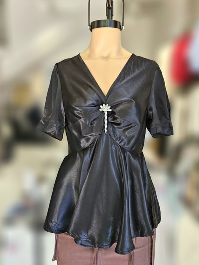 EL12SS Blusa pecho nudo broche