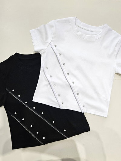 T005 Remera cierre diagonal y piedras
