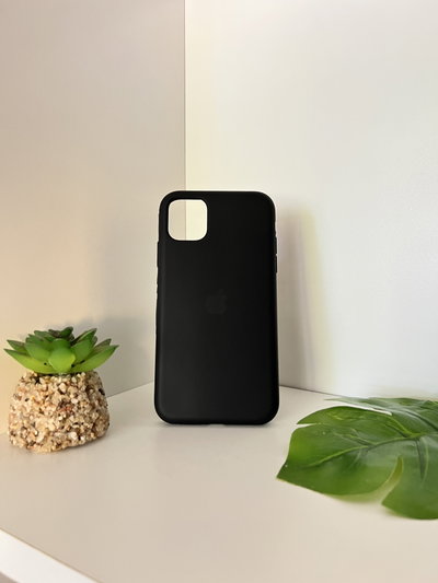 (18)  Silicon case iPhone 11
