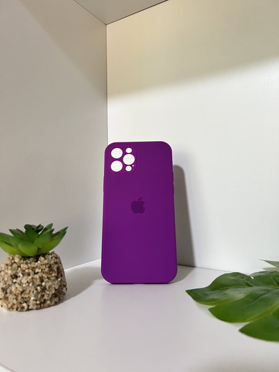 (7)  Silicon case iPhone 12 Pro 