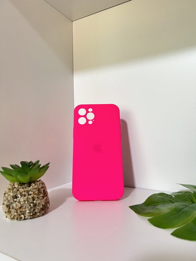 (5)  Silicon case iPhone 12 Pro 