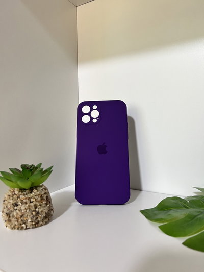 (8)  Silicon case iPhone 12 Pro 
