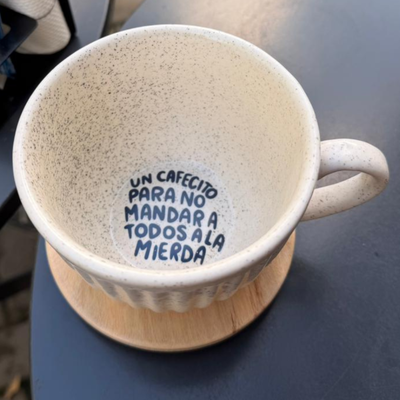 Taza grande frases + platito madera
