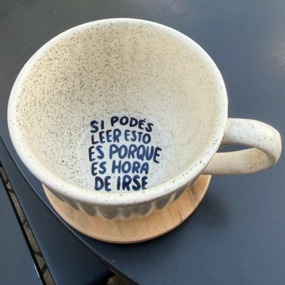 Taza grande frases + platito madera