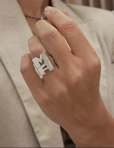 Anillo con letras doble premium