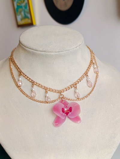 Collar orquídea dorado