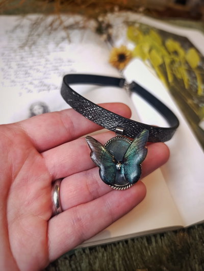 choker mariposa