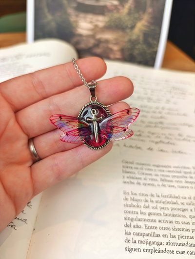 Colgante marco con mini mariposa 