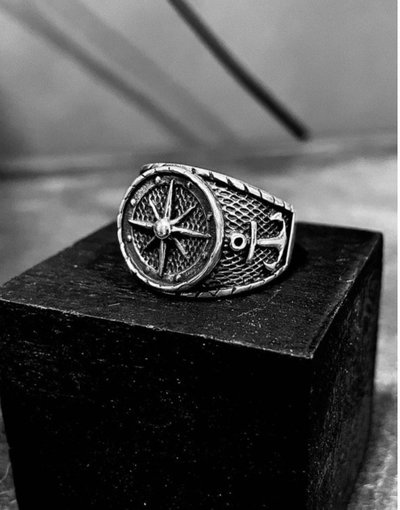 Anillo Rosa de Los Vientos