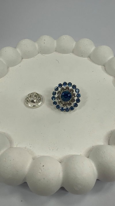 ESCARAPELA CON STRASS 