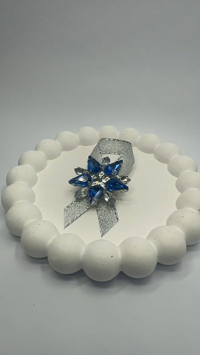 ESCARAPELA CON STRASS 