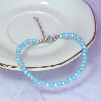 Pulsera Cristal de roca 4mm celeste pastel