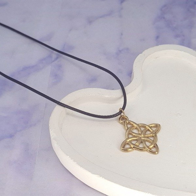 Collar Nudo de bruja