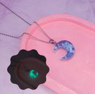 Collar Luna 3D Luminicente Celeste AQ