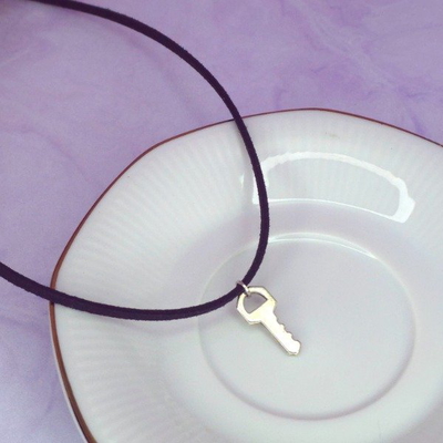 Choker gamuza llave negro JB