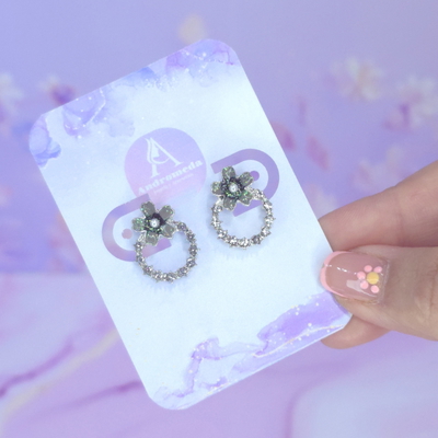 Aros pasante flor gris multi stras AQ