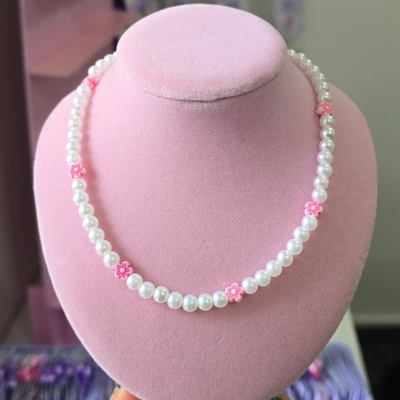 Collar perlas blancas 6mm flores Rosa
