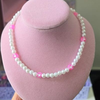 Collar perlas blancas 6mm corazon rosa
