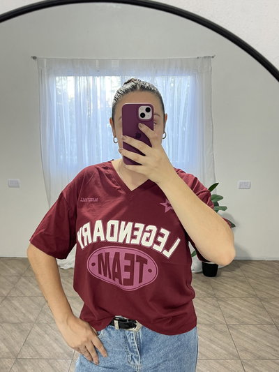 Remera Legandary bordo