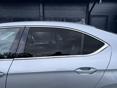 Adhesivo para ventana de coche con visión unidireccional