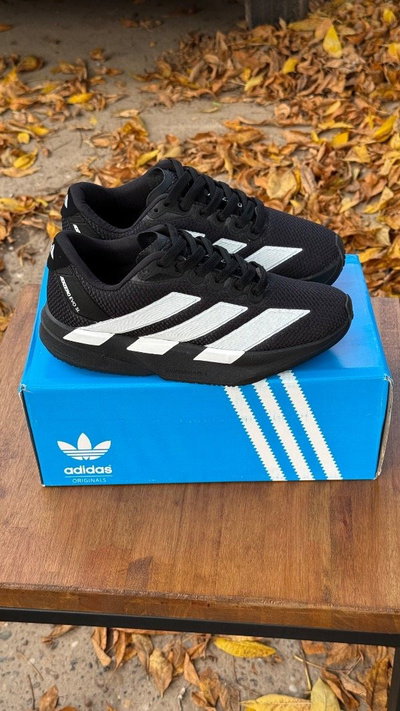 Adizero EVO negra tira blanca