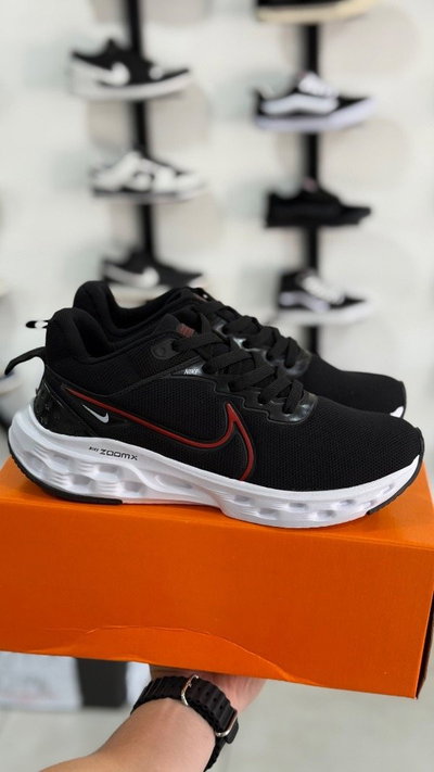 Nike zoomx con rojo
