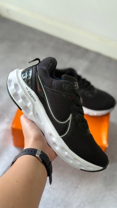 Nike ZoomX negra