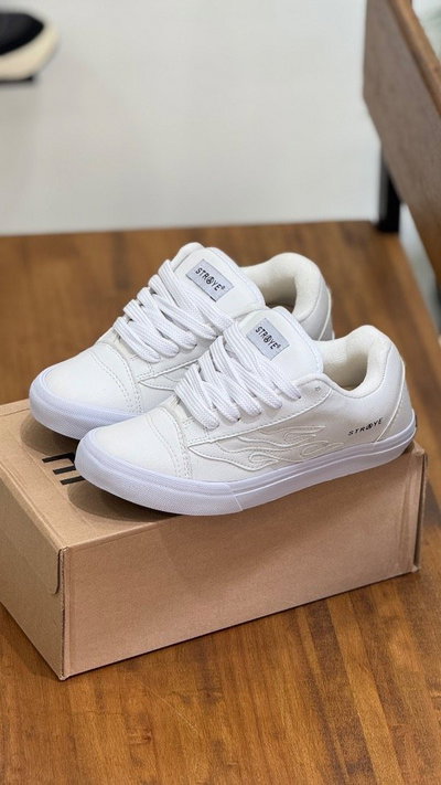 Straye Logan Puff White