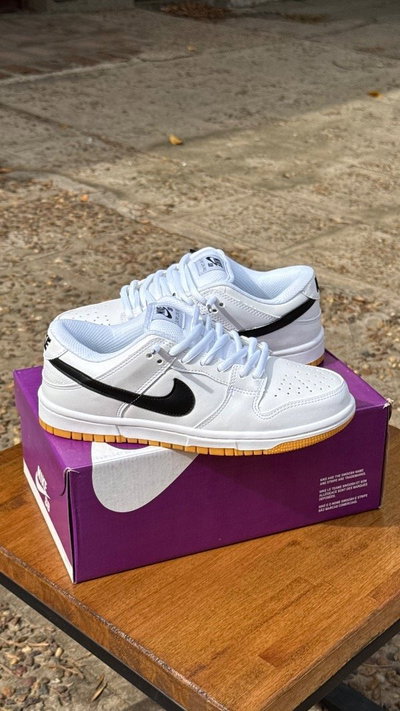 Nike sb blanca pipa negra